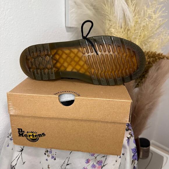 Dr. Martens Patent Lamper White Combat Boots Size 7 Womens - Picture 7 of 10